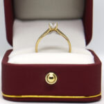 Anillo de compromiso solitario