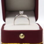 anillo de compromiso oro blanco