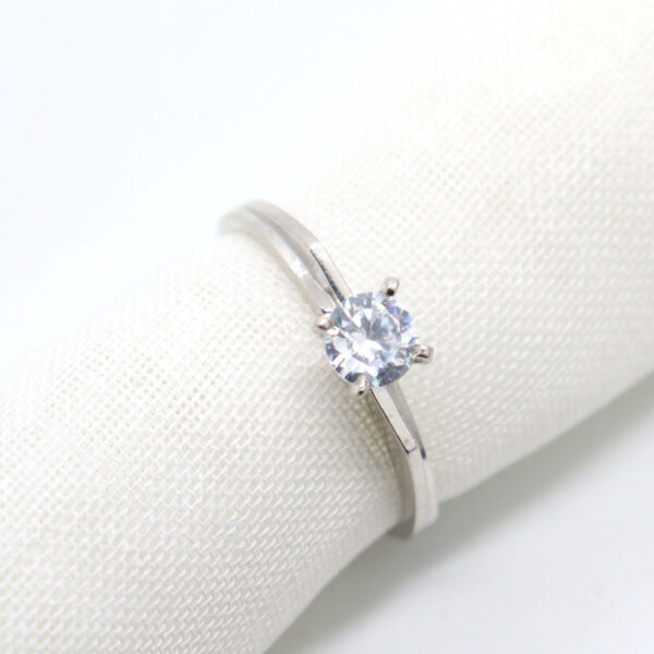 Anillo de compromiso oro blanco