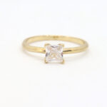 anillo de compromiso sutil princesa